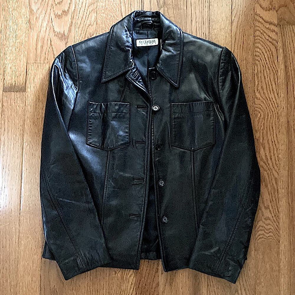 Never worn too big 4 me Purchased years ago No pet no smoking Excellent cond